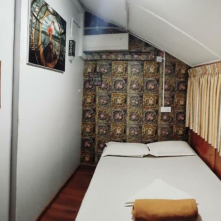 Hostel He-O Yangon Exteriör bild