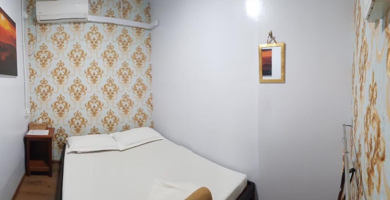 Hostel He-O Yangon Exteriör bild